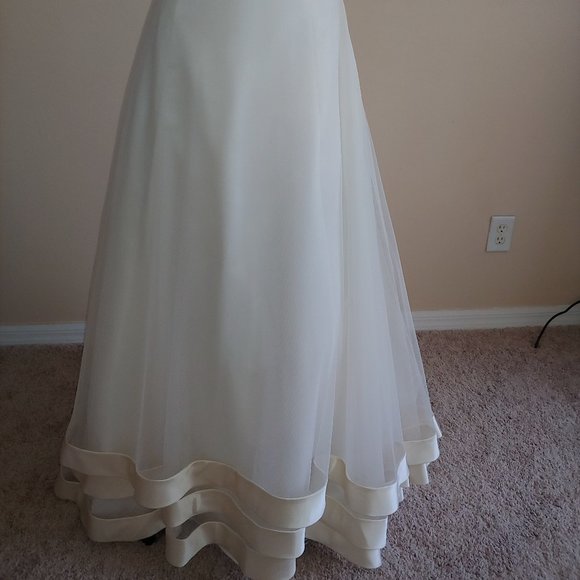 NEW Gorgeous Original Wedding Dress by Liancarlo Style #4837 - Picture 2 of 6